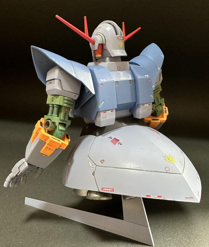 ＲＧもいいけれど、こういうゆるっとした曲線が楽しめるのがロボットプラモデルの良さだなぁと思います。