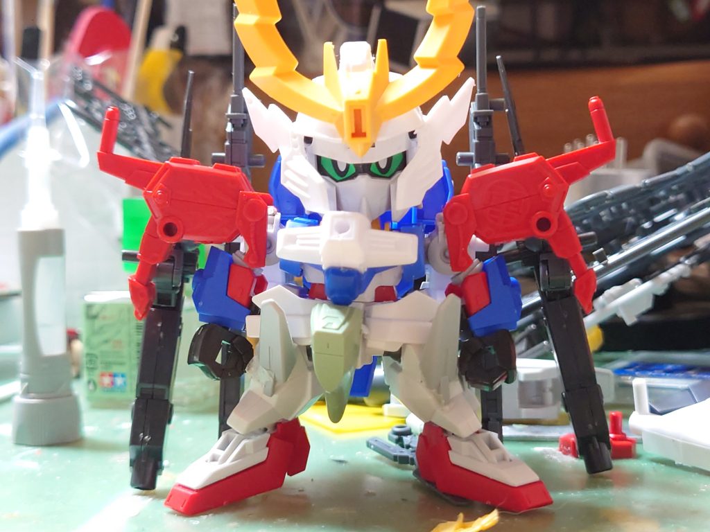 とりあえずの仮組状態です、大砲のつけ方とバックパックのつけ方が少し違うので完成品よりはボリュームが無いですね最後にカラーレシピを金:スターブライトゴールド+色の源マゼンタ+色の源イエロー青:アイスコバルトブルー赤:ローズブライトレッド白:Exホワイト黒:フロストマットブラック部分塗装:金 シタデル RETRIBUTOR ARMOUR