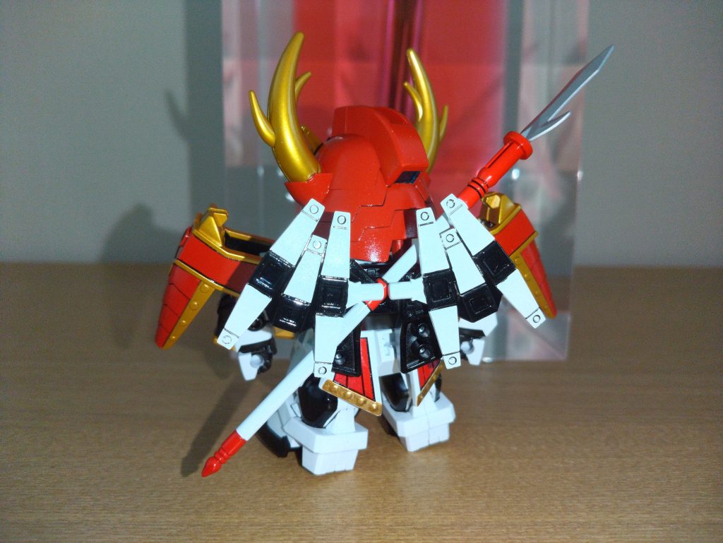 あれ写真撮ってから気づきました…なんかしっくりこないと思ったらかかとが白い(zaku-kao10)塗り直します(gundam-kao5)フィン・ファンネルの黒は筆塗りです(gundam-kao8)今更で