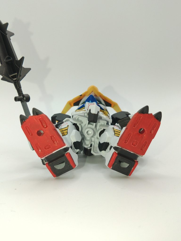 足裏。肉抜き穴で空洞になっていたのでパテで埋めてディテールを削っています。