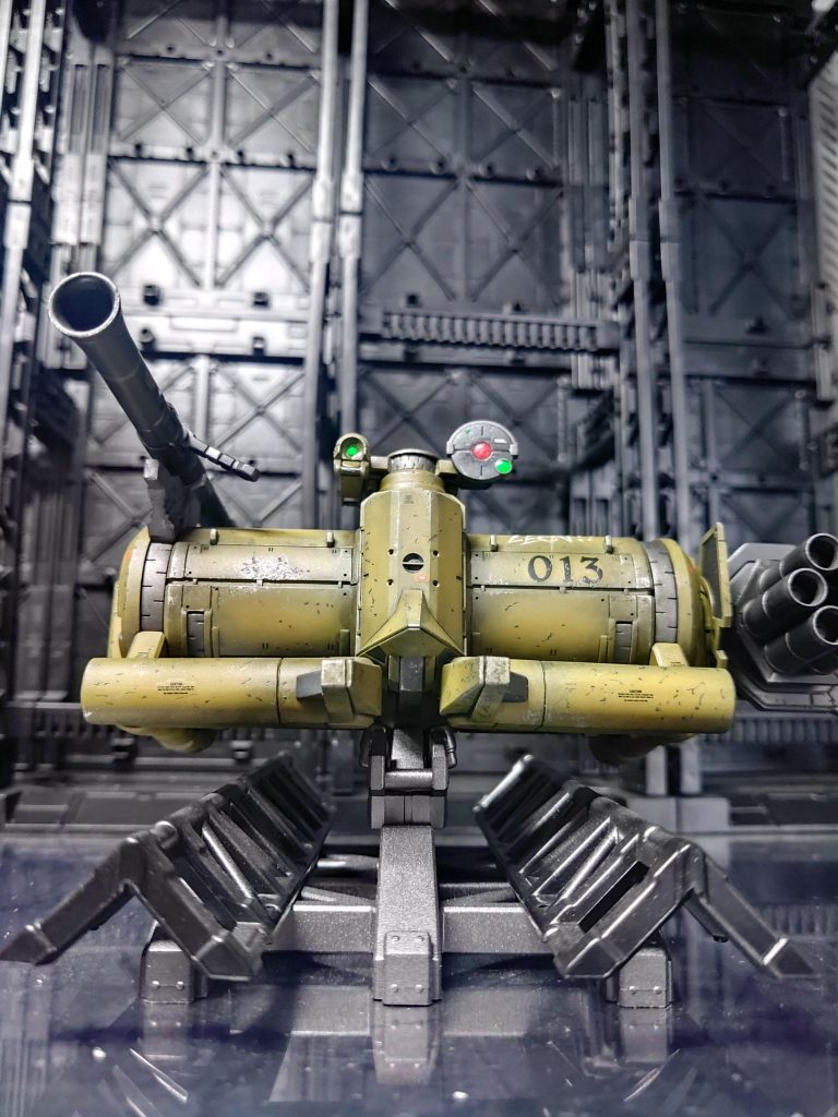 ワイヤーブラシ、リューター等で下地塗装が上手く出てくるトコまで剥がしたら、持ってるだけで使ってないウェザリングカラー達でウォッシングやら、フィルタリングやら、ネットで見たテクニックをパクりまくり(スポンジチッピングだけはどうしても上手く出来ない…)