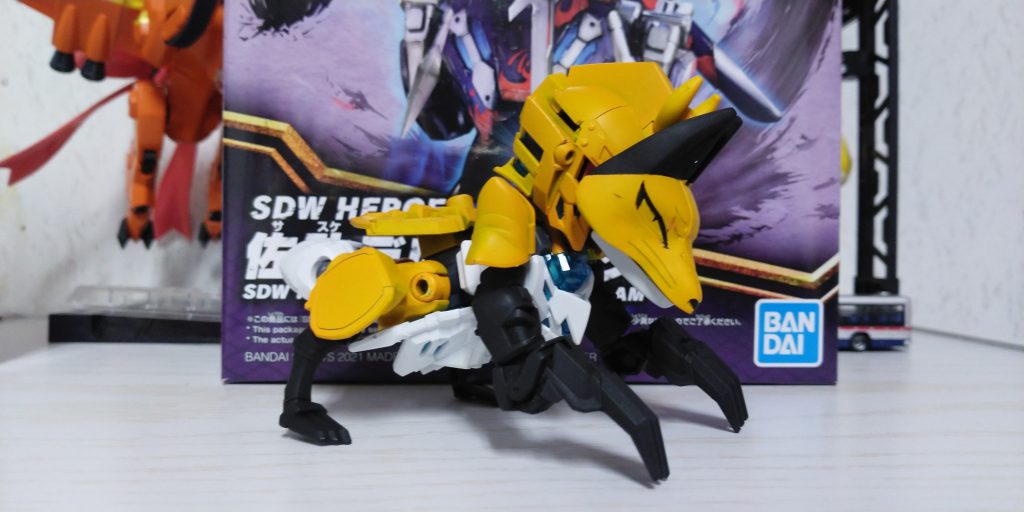 潜狐形態というよりメインはこっちの形態でガンダム形態にも変形できるくらいの気持ちで塗ってます肩のアーマーが付いていないのはこちらの形態でのキツネらしさを出すためです