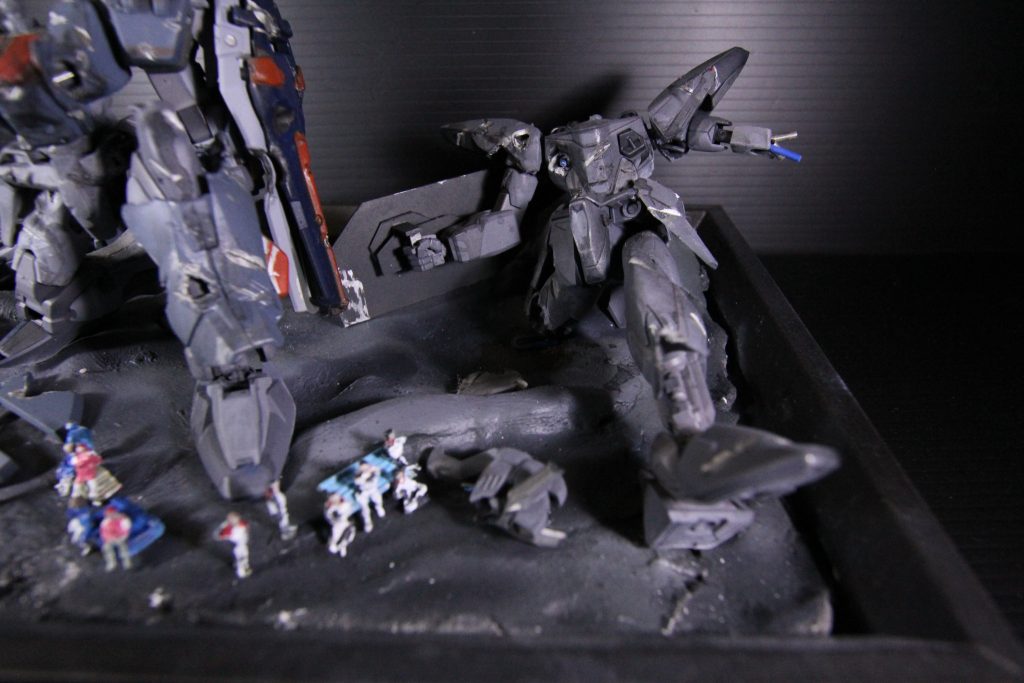 ブリッツガンダムアップぶれてて分かりづらいですがアークエンジェルクルーの塗装が大変でした 
