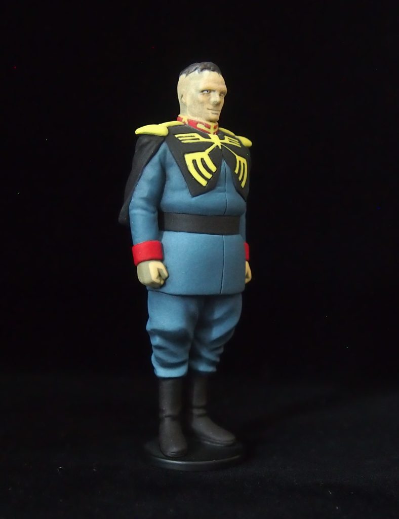 こめかみの辺りを少し削り落としております