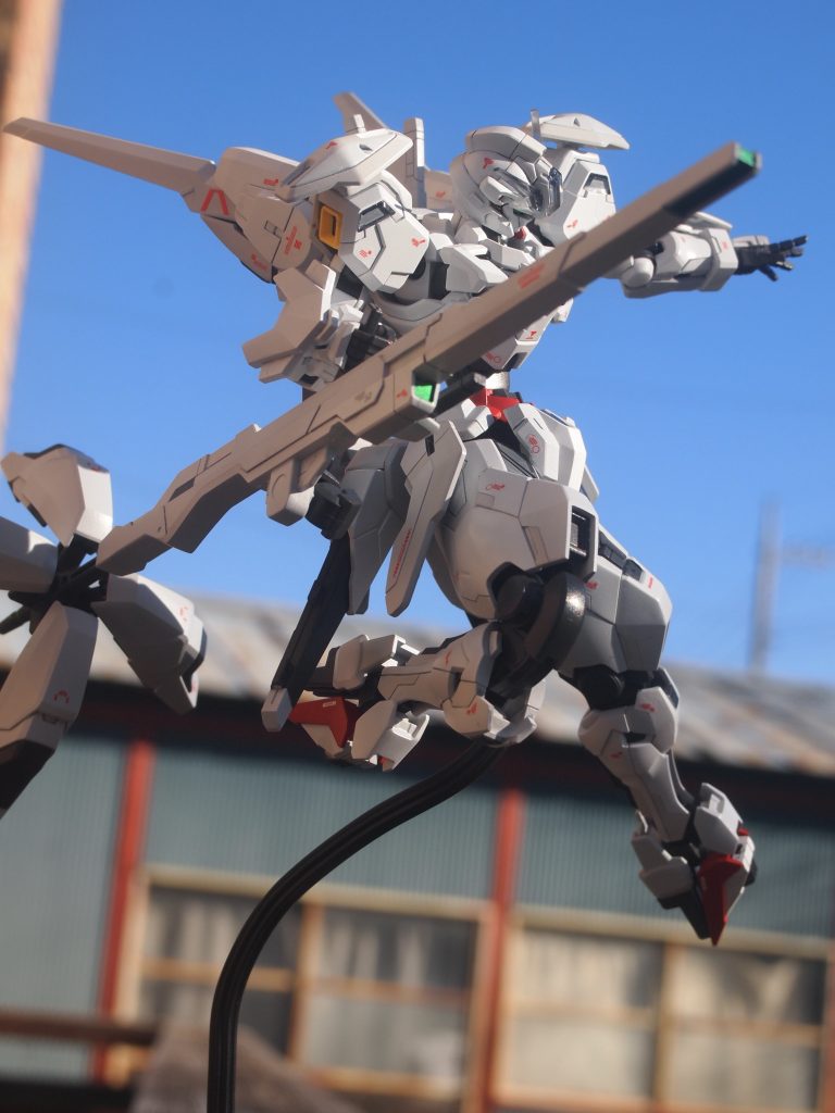 軽くスジボリをしてディテールアップし、デカールを貼ることで情報量を上げました