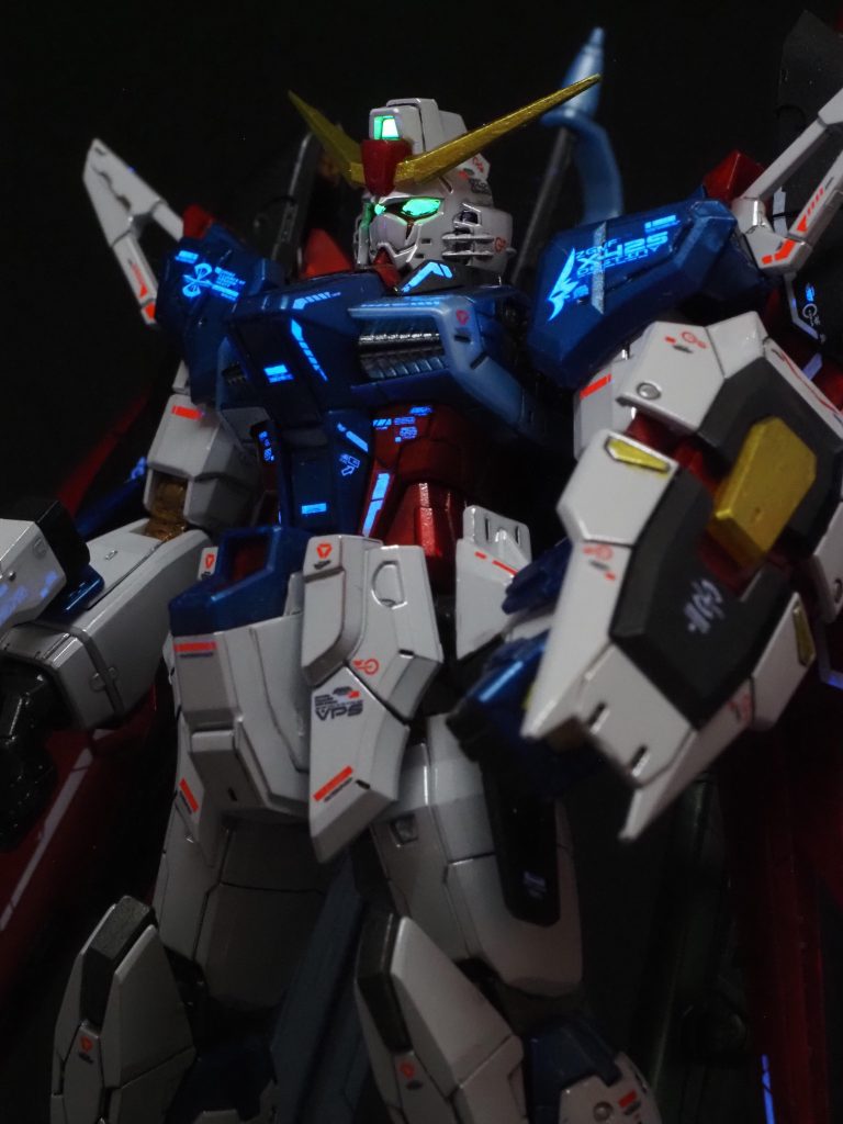 やっぱりビコーンはやらないとね胸部ダクトなどにメッキシルバー使いました。このマーカーホントにおすすめ凄いですよねー