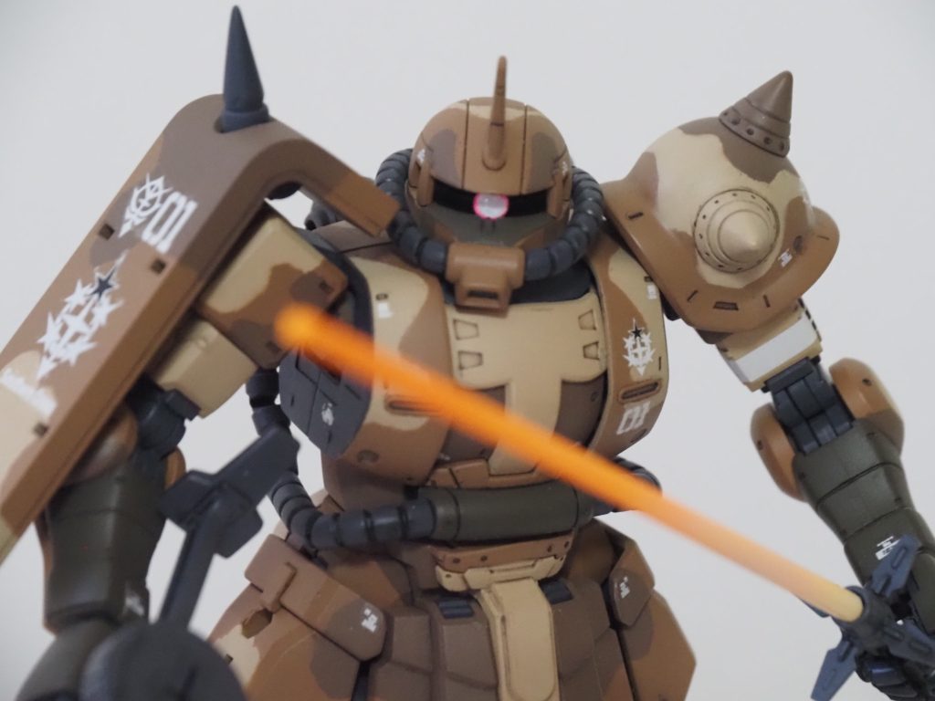 ヒート剣は、白＋蛍光イエローで塗装後、蛍光オレンジでグラデショーン塗装しました。