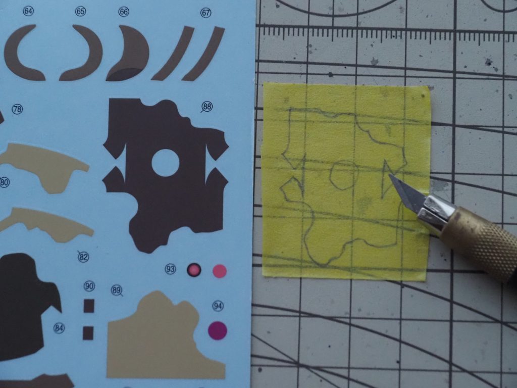 ホビージャパン2023年10月号をお手本にして、付属の水転写デカールの迷彩模様を写し取ったマスキングテープ使ってマスキングしながら迷彩塗装を行いました。『ククルス・ドアンの島』より高機動型ザク（エグバ機）がプラキット化！　特徴的な3色迷彩をマスキングで塗り分ける – Hobby JAPAN Web (hjweb.jp)