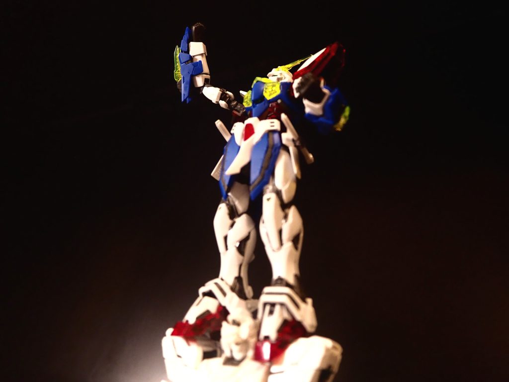 足の設置性もいいです、風雲再起（人型）にも良く乗れます。