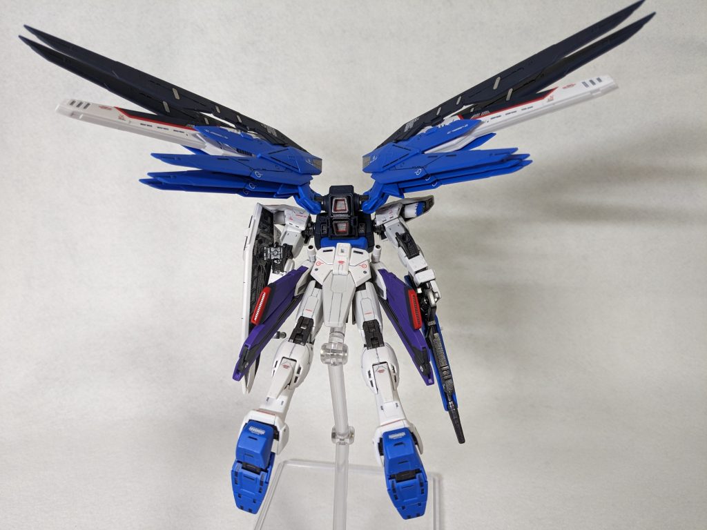 とはいえ、やはり自分好みに制作して完成させる楽しさは何も変えがたいです。めげずに次回は宇宙世紀シリーズを制作する予定です。最後までご覧いただきありがとうございました!