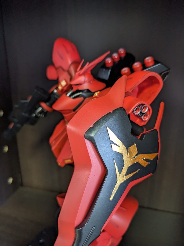 盾デカール外しちゃったので、クリアファイルで自作しガンダムマーカーで着色