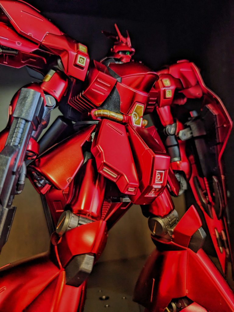 ちょっとだけ、ガンダムマーカーでゴールドを足してます