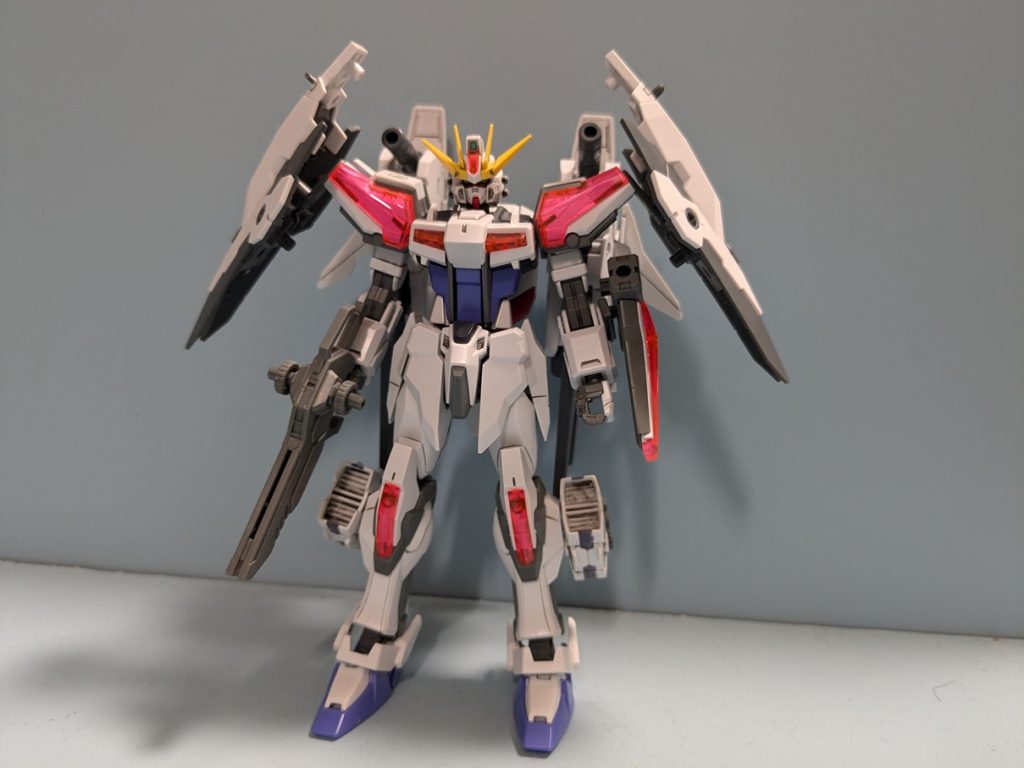 素のエクシードギャラクシーだと武装面でやや物足りなかったのがいい感じにごつくなったかと。肩のバインダーはダブルオーライザーみがあってカッコいい(*'ω'*)