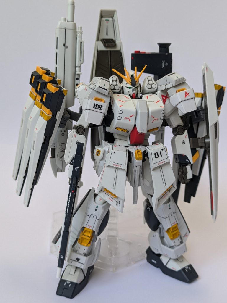 νガンダムHWSは十分カッコ良いですが、更に増々で。この重量感が堪らない…フィン・ファンネルの取り付け方を変更ハイ・メガ・シールドを背面へ