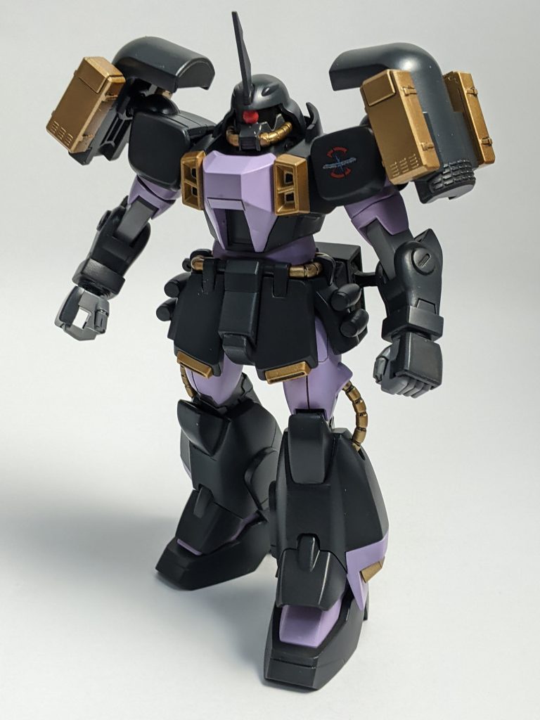 肩のシールドをザクアメイジングのものに交換。不思議なほどに馴染む姿!!