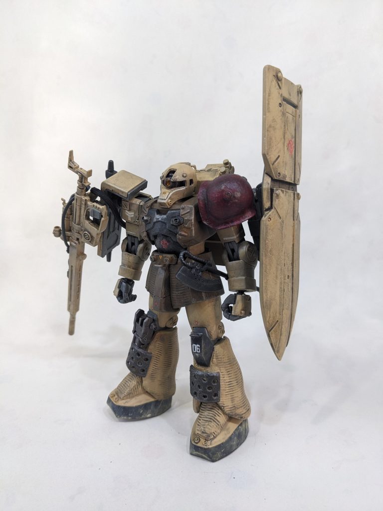 彼が受領したMS-05ザクⅠであり、パーソナルカラーを持つほどではなかったが、左肩を濃い赤に染めて自機の主張としていたケインはこの機体を愛機とし、各地を転戦したため、その場その場の戦場でいろいろな加工が施された。