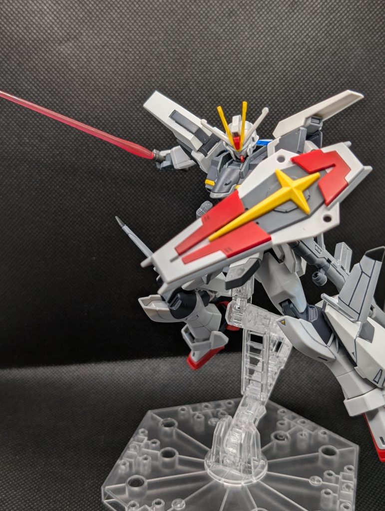 腰後ろにビームサーベル2本装備