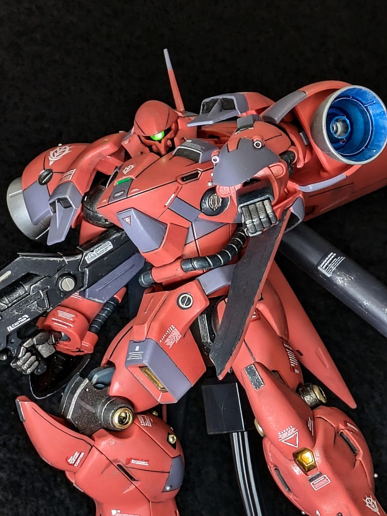 いつものメタルパーツを使ったディテールアップも頑張りました。スジボリ堂さんで買ったエッチングパーツは、以前アドバイスをいただいたのを参考にして、「元から何かあった