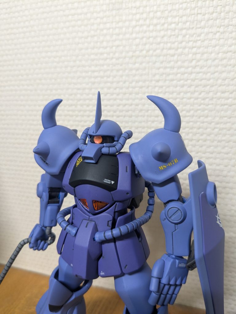 こっちのほうが実物に色に近いです。スマホのカメラのせいなのか背景も意識しないとキレイに撮れないんですね。 