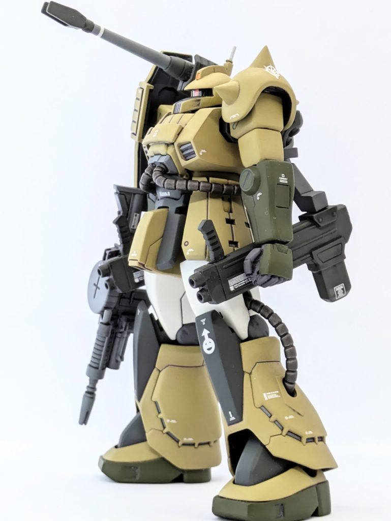 脚はザクキャノン。靴はF2。膝パッドのラインを直線的になるよう修正。