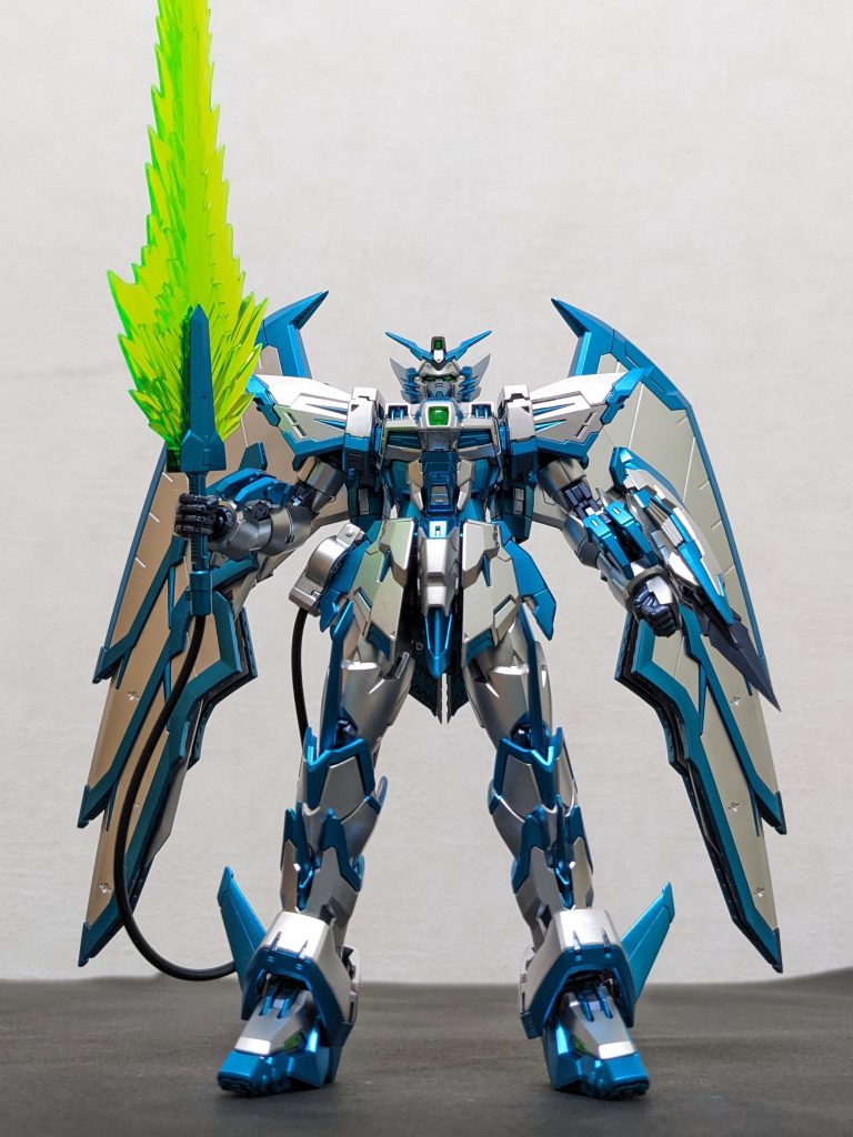 正面すっかり「棚の守護神」と化しているこのキット、(ろくに作品観たことないクセに😅)好きな機体、しかもRG!なので、カラーリングのアイデアさえ浮かべば作りたいなぁと思っていたのですが、ある日ふと、「BanG Dream!のMorfonica風カラーにしたら面白いんでない❓」と思い立った矢先、行きつけの家電量販店に寄ったら「お値打ち価格😆!」になっており、お得にゲット👍できました!(例によって、入手後随分寝かせてはいましたが😅)。