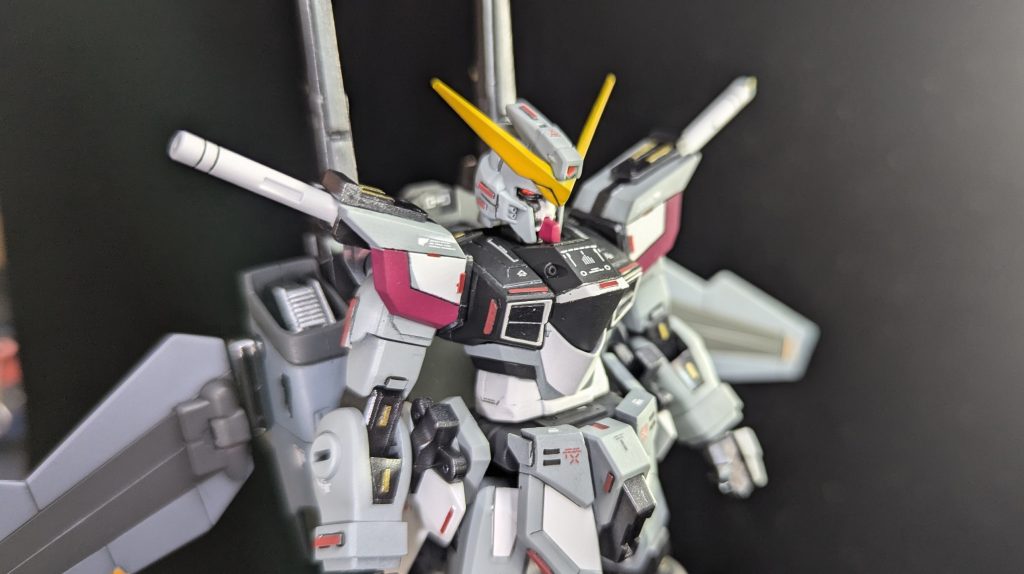 「主人公機が敵サイドになったら」なんて妄想をコンセプトに、「抗う正義」という言葉から作品名はType.R＝Rebellionとしました。元々ジャスティスのデザインも相まって説得力のある作品になったと思います。