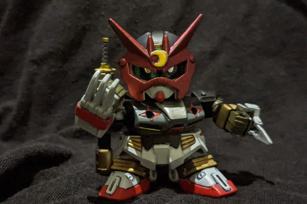 何と言っても、この軽装タイプの赤鋼(あかはがね)の忍仮面！！コレが超超超ーーーーカッケーーーーー！！烈破頑駄無は腰の部分が横に回せるので、忍者らしい躍動感のあるポーズがつけやすいのです！！これも当時は感動したな〜(iori_sei)