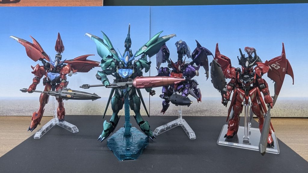 左の赤と紫は同じ製作者。緑はギブバース店主。右端が自分。