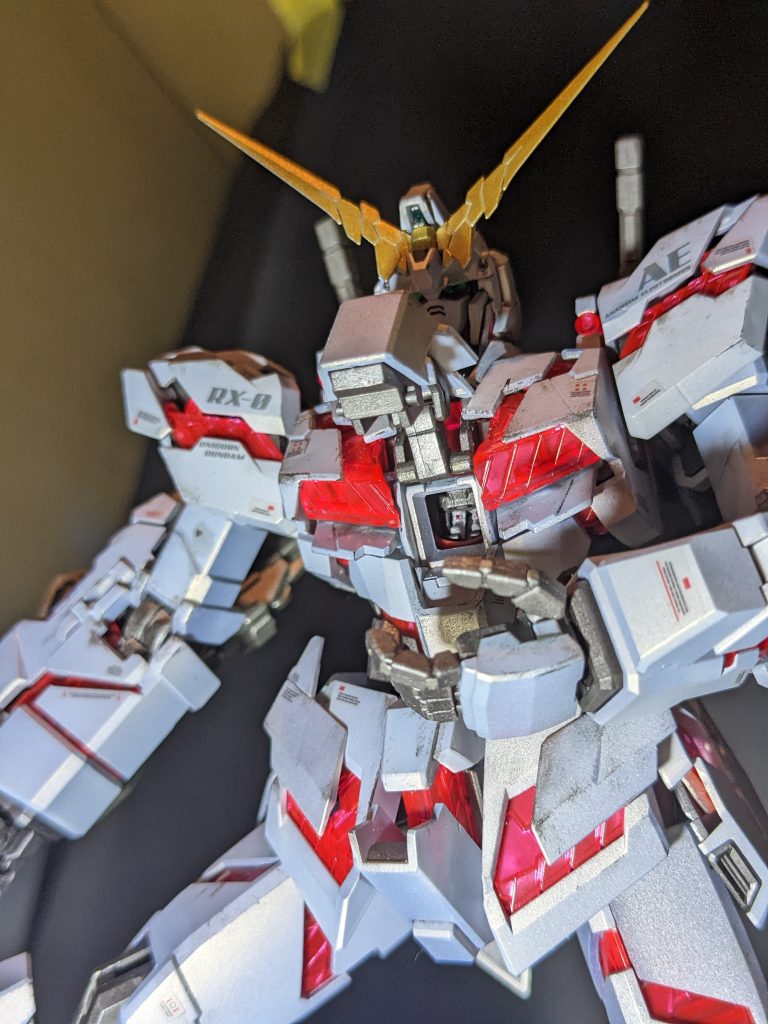 バナージ君も塗ってます