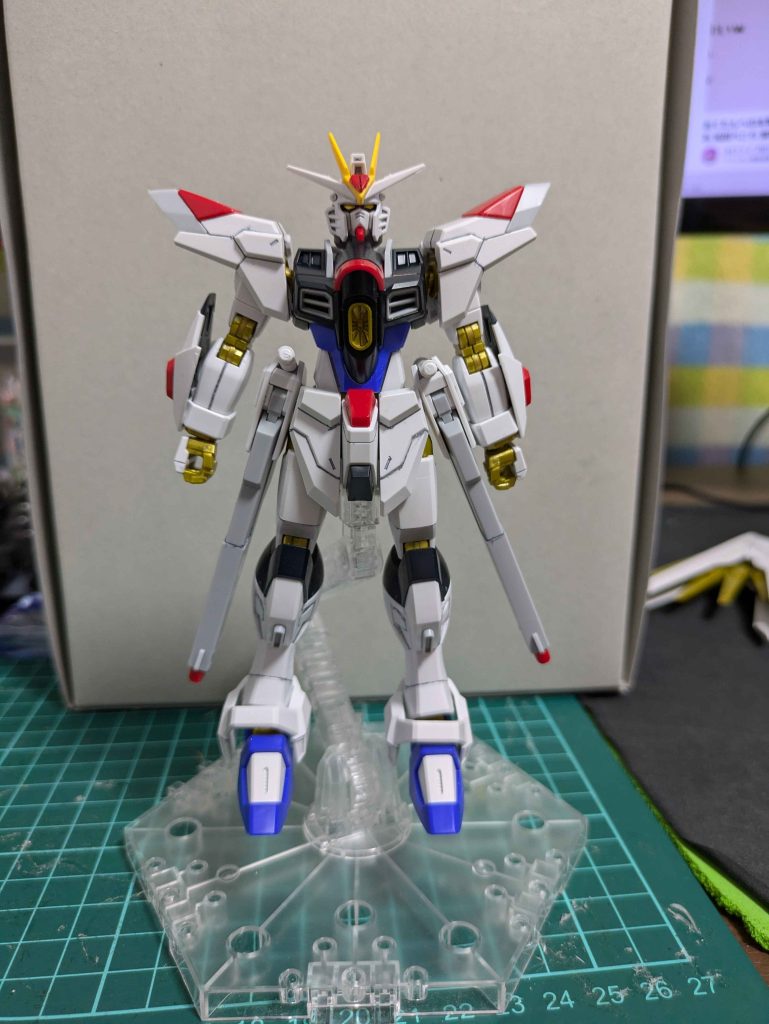 全身墨入れを行うためにデザインナイフで窪みを作ってから墨入れしました。