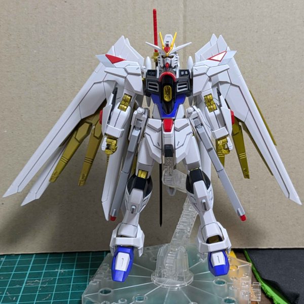 HG　マイティーストライクフリーダムガンダム