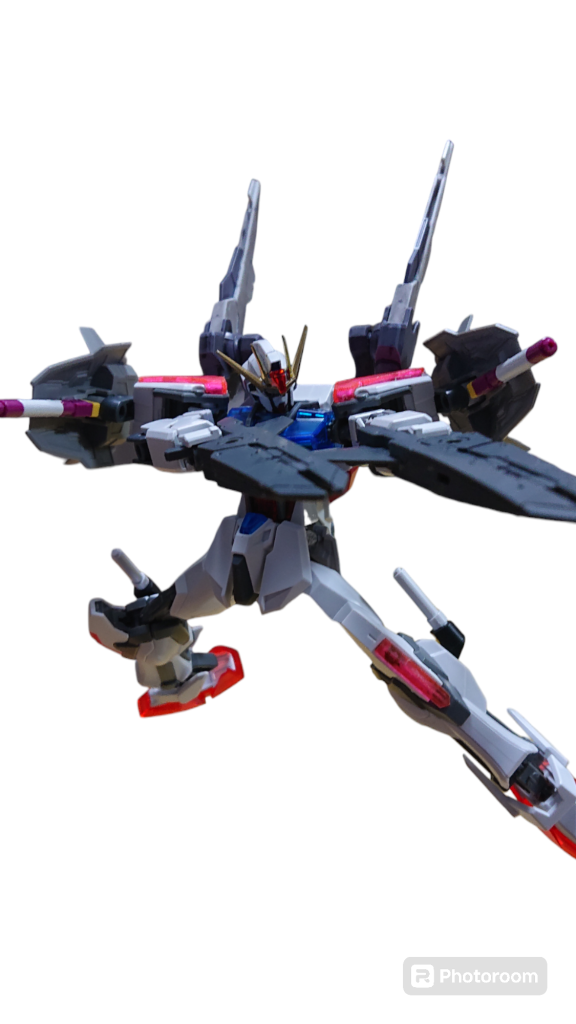 ディズオルドストライカーと共に運用するツインビームライフルは連射に特化している。機体各部にドラグーンが装備されており、機体とつながっていることで大気圏内での運用も可能。