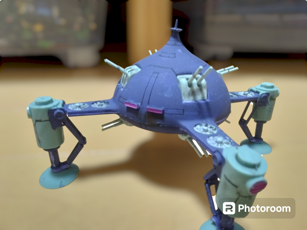 ななめから、よく似ていると思います濃い青い部分はティターンズブルー2で塗装しました。