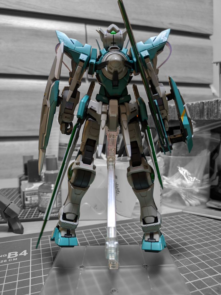 スジ彫りでラインの追加と、元々のラインの彫り直しをしました。