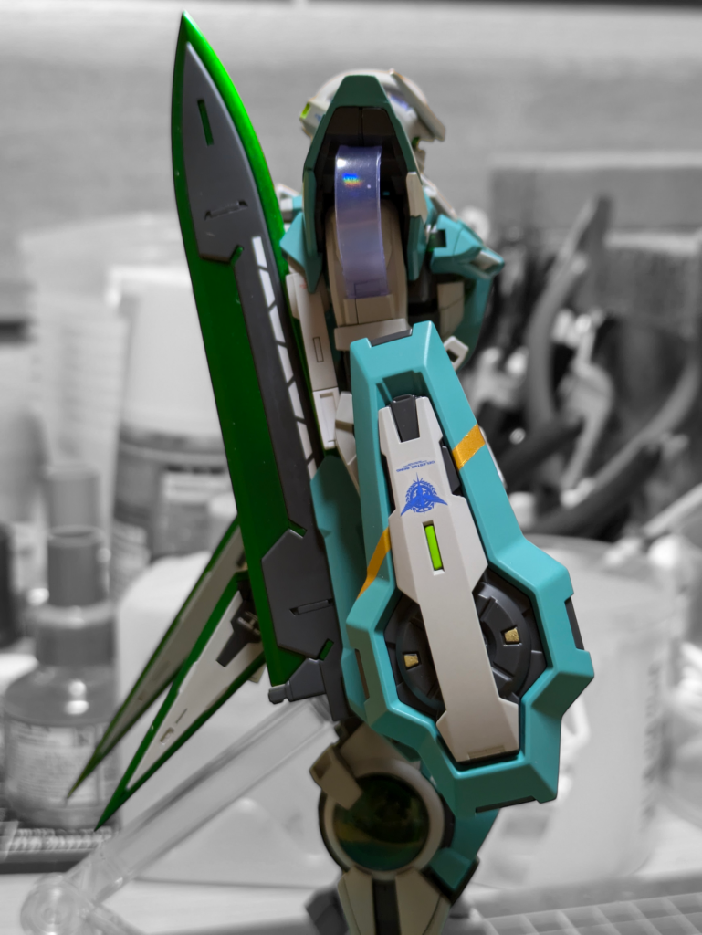 GNソードはメタリックグリーンとクリアグリーンでなんちゃってキャンディ塗装で仕上げました。