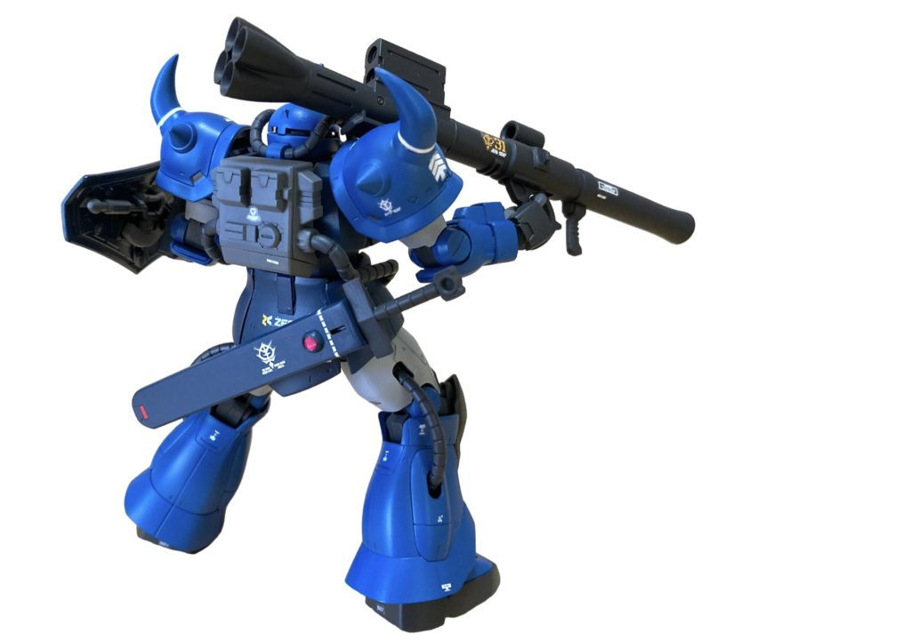 武器を構えた後ろ姿です。鞘もなかなか気に入っています。