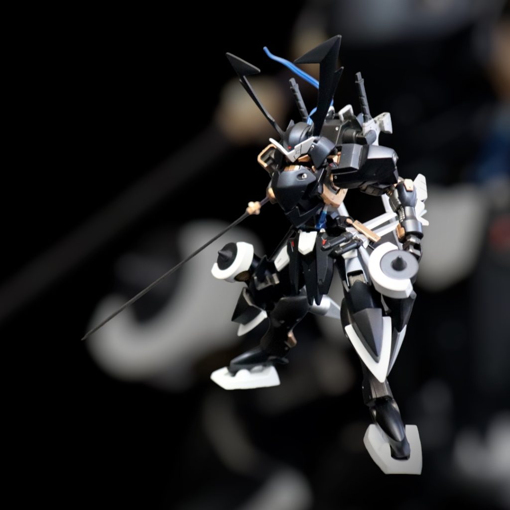 元々あった擬似太陽炉２機は外している設定。デチューンし、脚部に取り付け。スラスターとして運用しようと思いました。（妄想が広がる） 