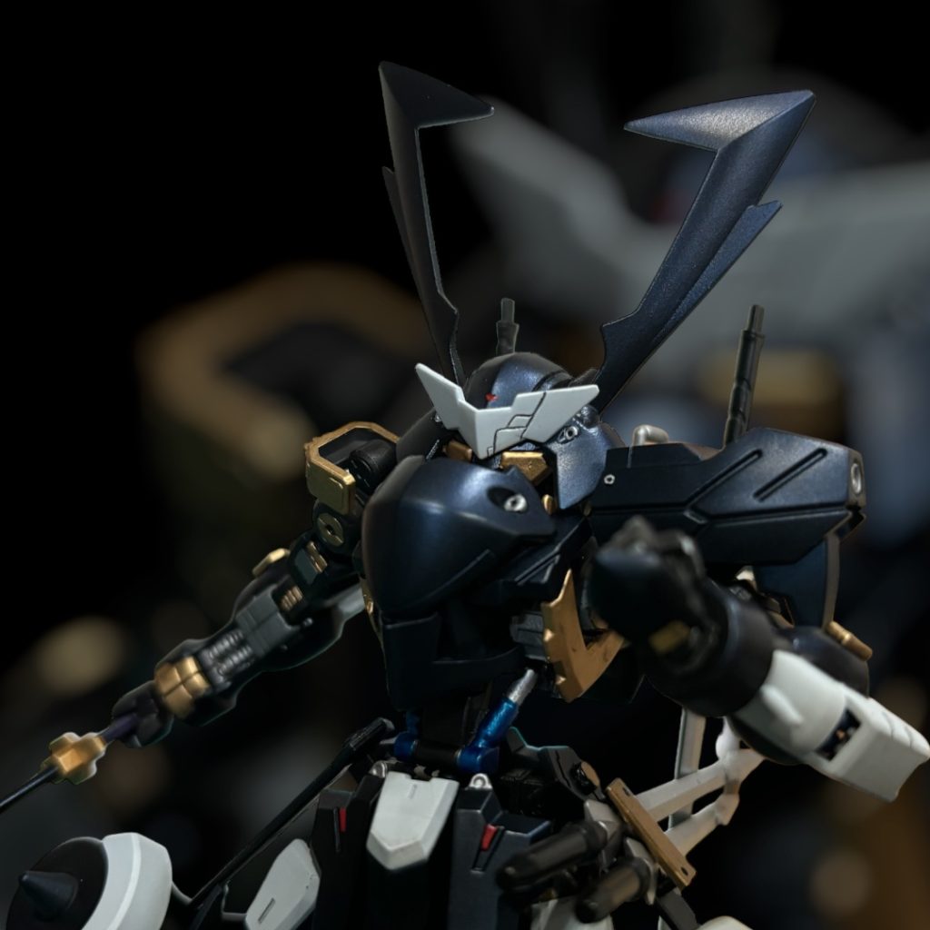 お顔にもスジ彫りを追加！！