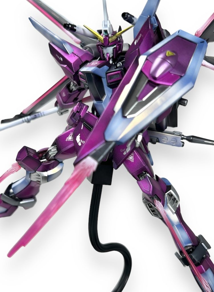 もはや全身凶器とかしたサーベルの数