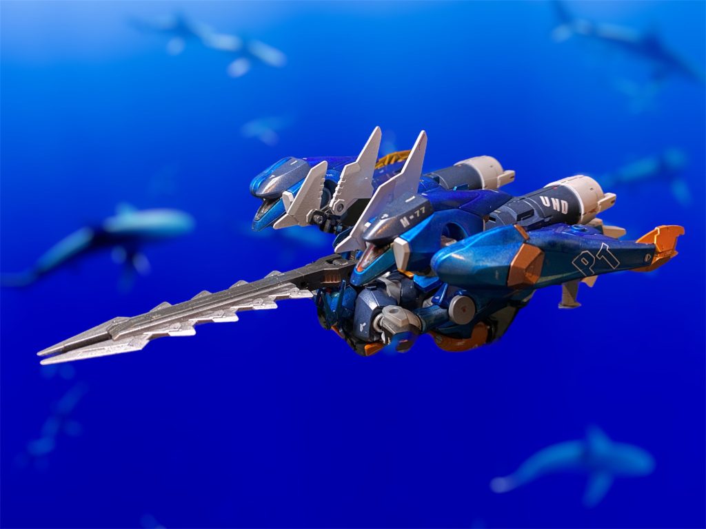 簡易的な変形機構が取り入れられており、MSでありながら、水の抵抗を最小限にした水中での高速移動を可能とした。