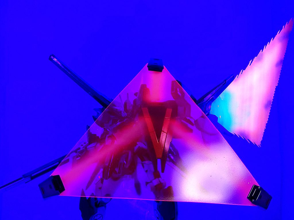 翼はグラデーションをかけて色が変わる感じに