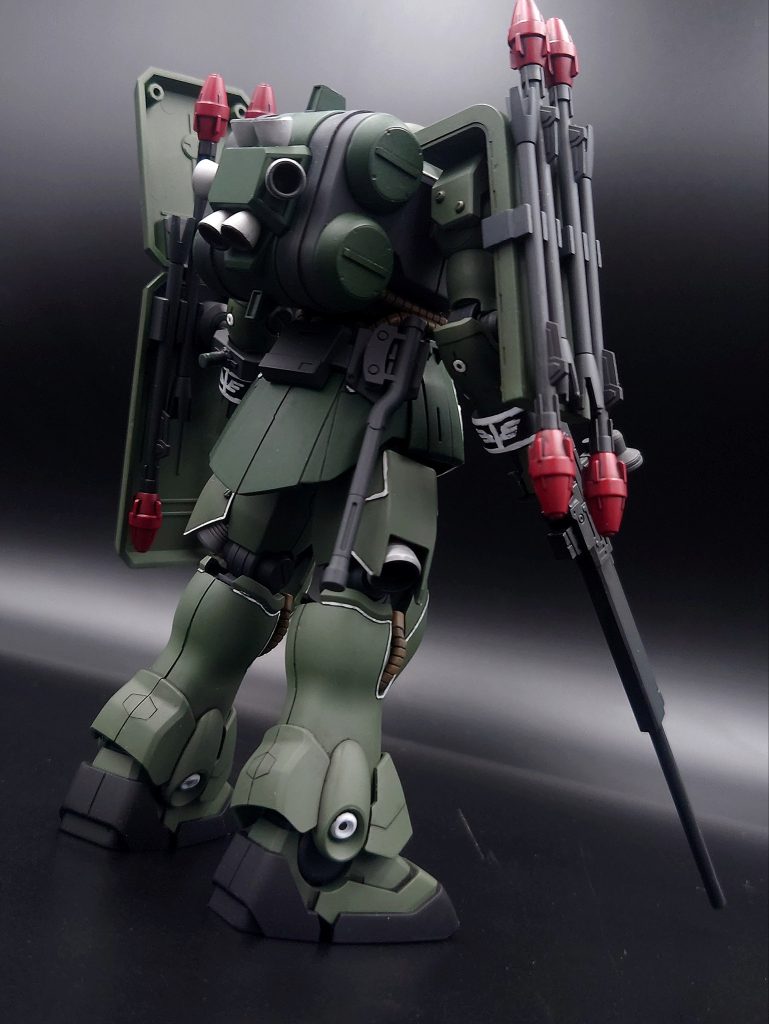 エレガントなギラ・ドーガ