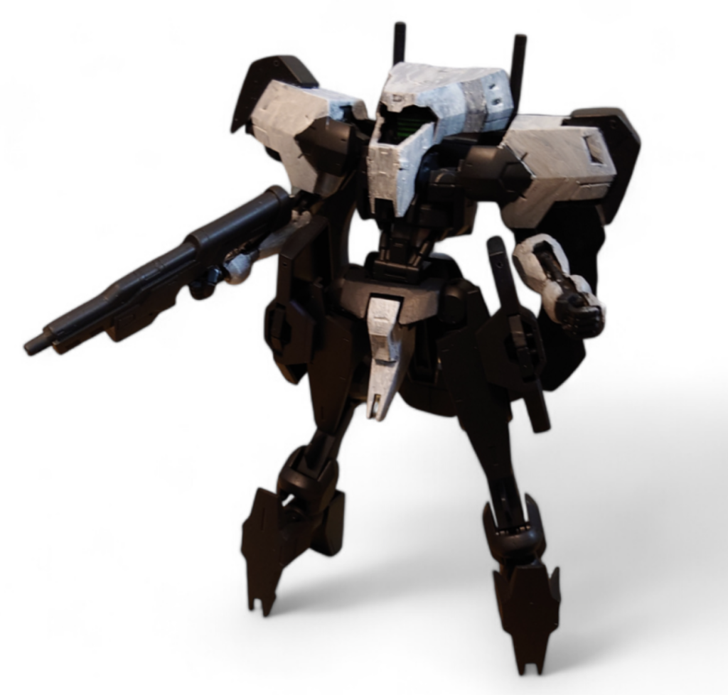 シタデルのホワイトスカー(レイヤーという種類の下地の上から塗るやつです)を塗ったところです。この下に一層ライトグレーを縁を避けるように塗ってあったのですが、全部覆い隠してしまっています。このため、一回キッチンマジックリンで拭き取って塗り直しています。