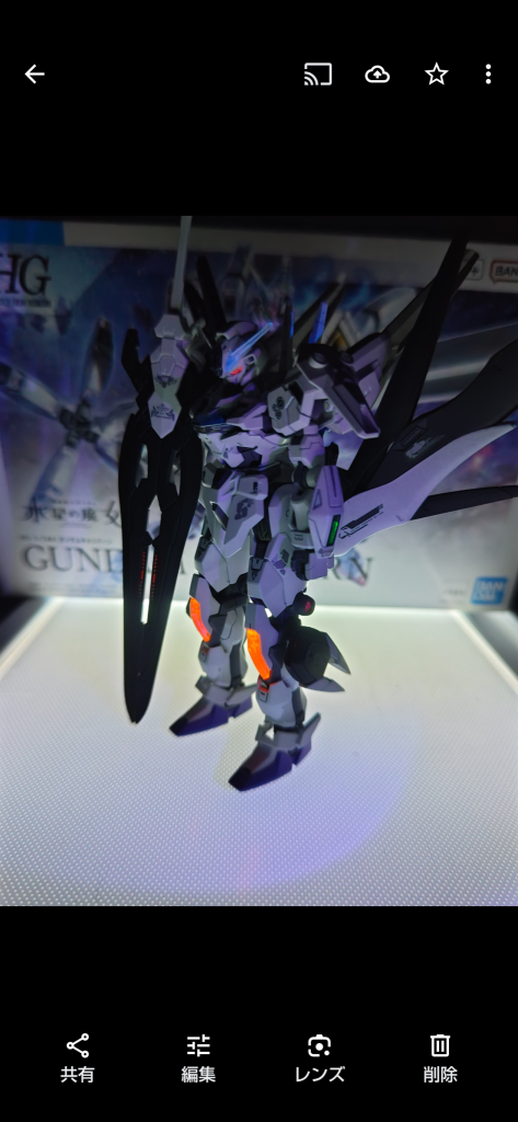 ブラックライトで光ります。薄暗い撮影にハマりそう………。