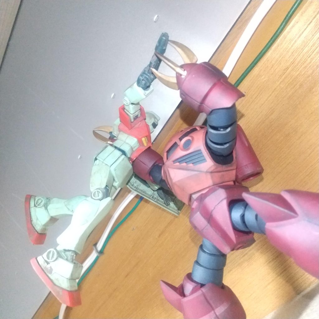 結局、ジャブローとか関係なしに、好きなズゴックでひ弱そうなGMをイジメたいだけみたい・・・。