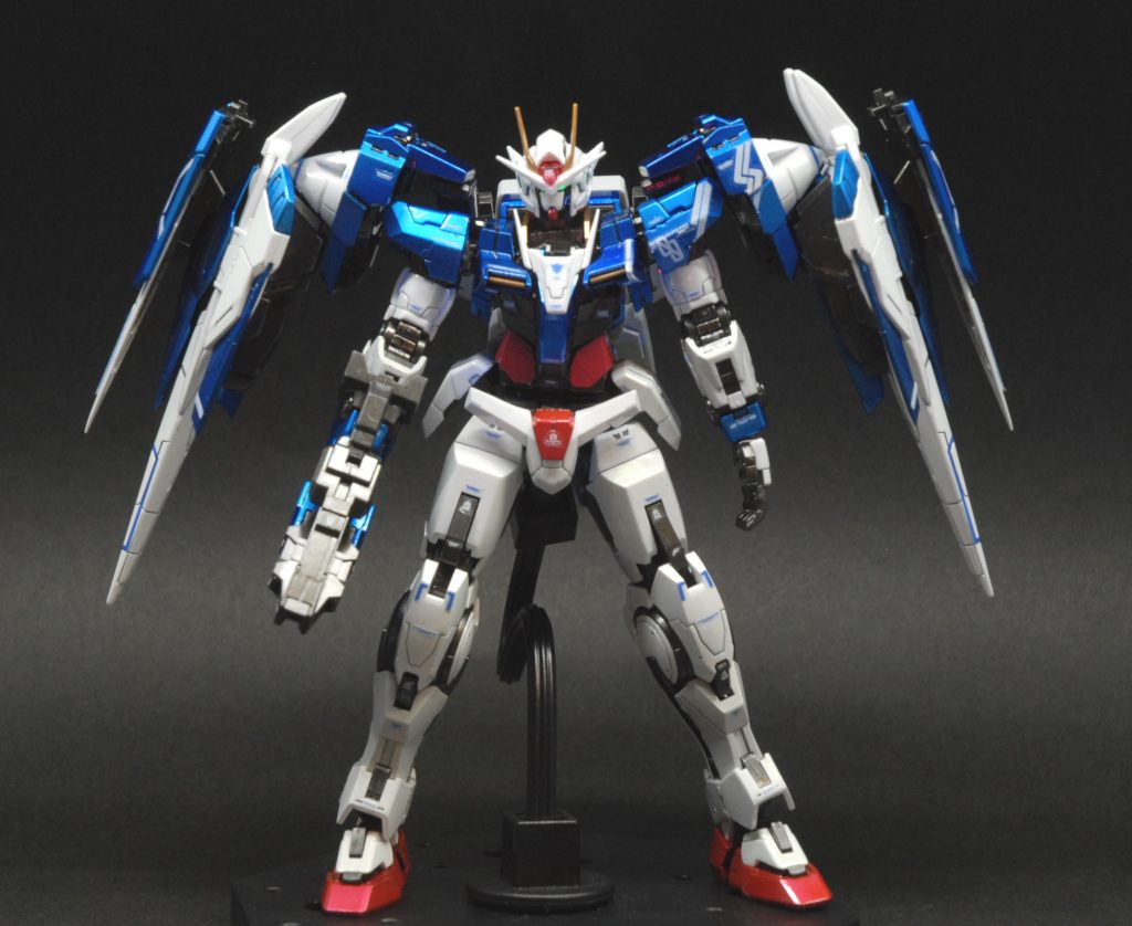 RG特有の白の2色塗分けもやってます。(よくわからないか~) スタンドなしでの自立は困難ですね。塗装して少しはましになりましたが、オーライザの重さに負けてどんどん股が開いていきます(;^_^A