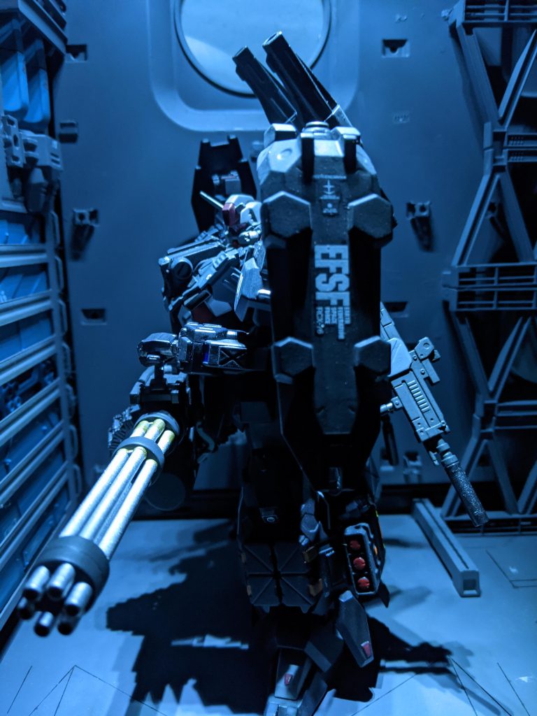 シャアの反乱以降、大きな戦闘はなく彼が配属されたのは定期航路をMSで巡回する警備部のMSパイロットだったが、彼は自分にはむしろそういうとのほうが向いていると不満などを抱くことはなかった。夢であったMSパイロットになってMSを操縦するのもそうだが、遠回しにでも民間人の生活を守っているという事は彼の誇りにもなっていたからだ。何より配属された部隊の同僚はみな気さくであり、兄弟や家族のようなつながりを感じるのに時間はかからなかった。