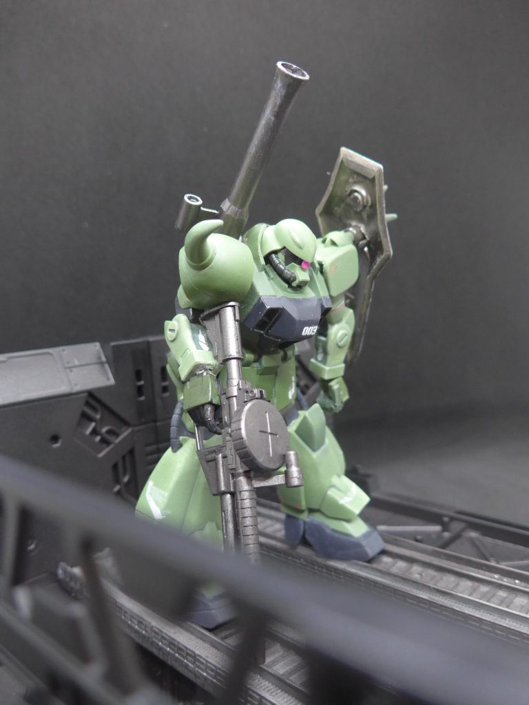 逆アングルから。前の柵?をぼかして入れることで「人が見ている」感じを狙ってみました。どうでしょう?