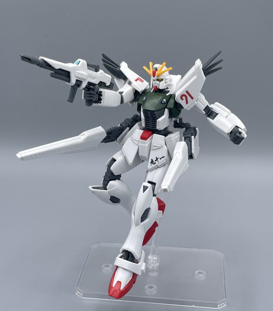 純白のヴェスバー！　設定とは少し違うのかもしれないけど、ヴェスバーのレール移動や砲身展開など、面白いギミックが詰まったキットだと思います。