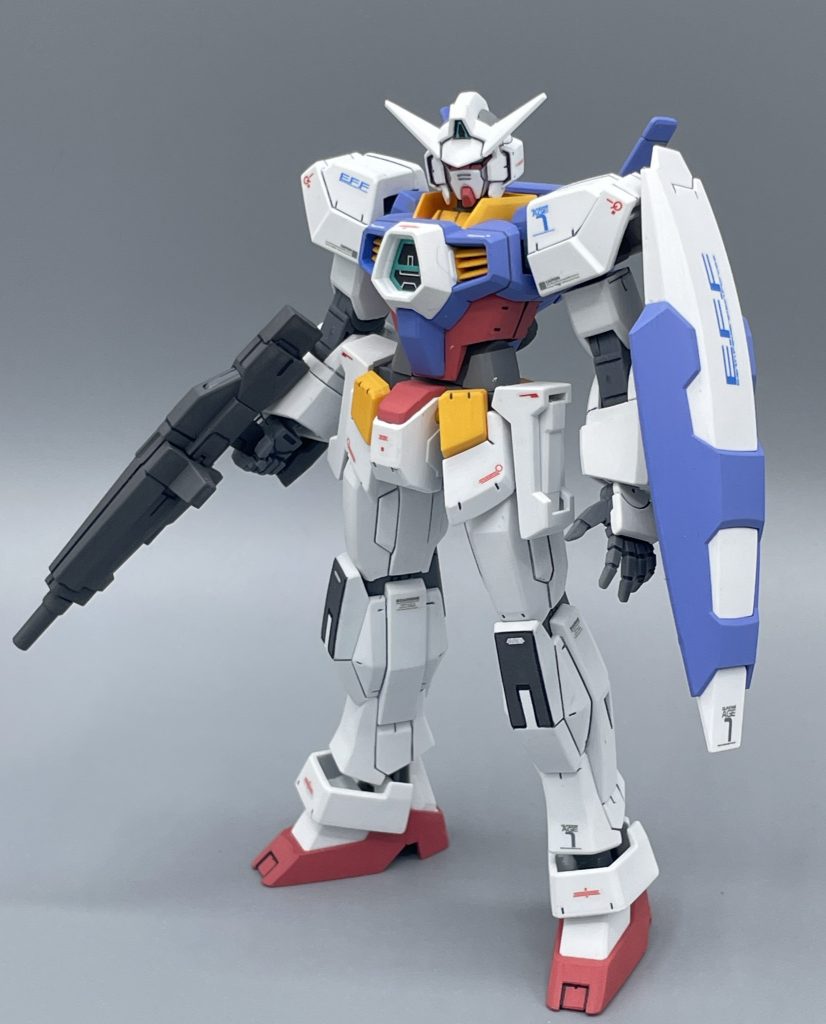 　ガンダムタイプにハズレなし！？『機動戦士ガンダムAGE』のHGより、「ガンダムAGE-１ノーマル」です。もう本当に立たせておくだけでカッコいい。初代ガンダムをオマージュしていることもあり、ライフルにシールドとオーソドックスな機体。　　